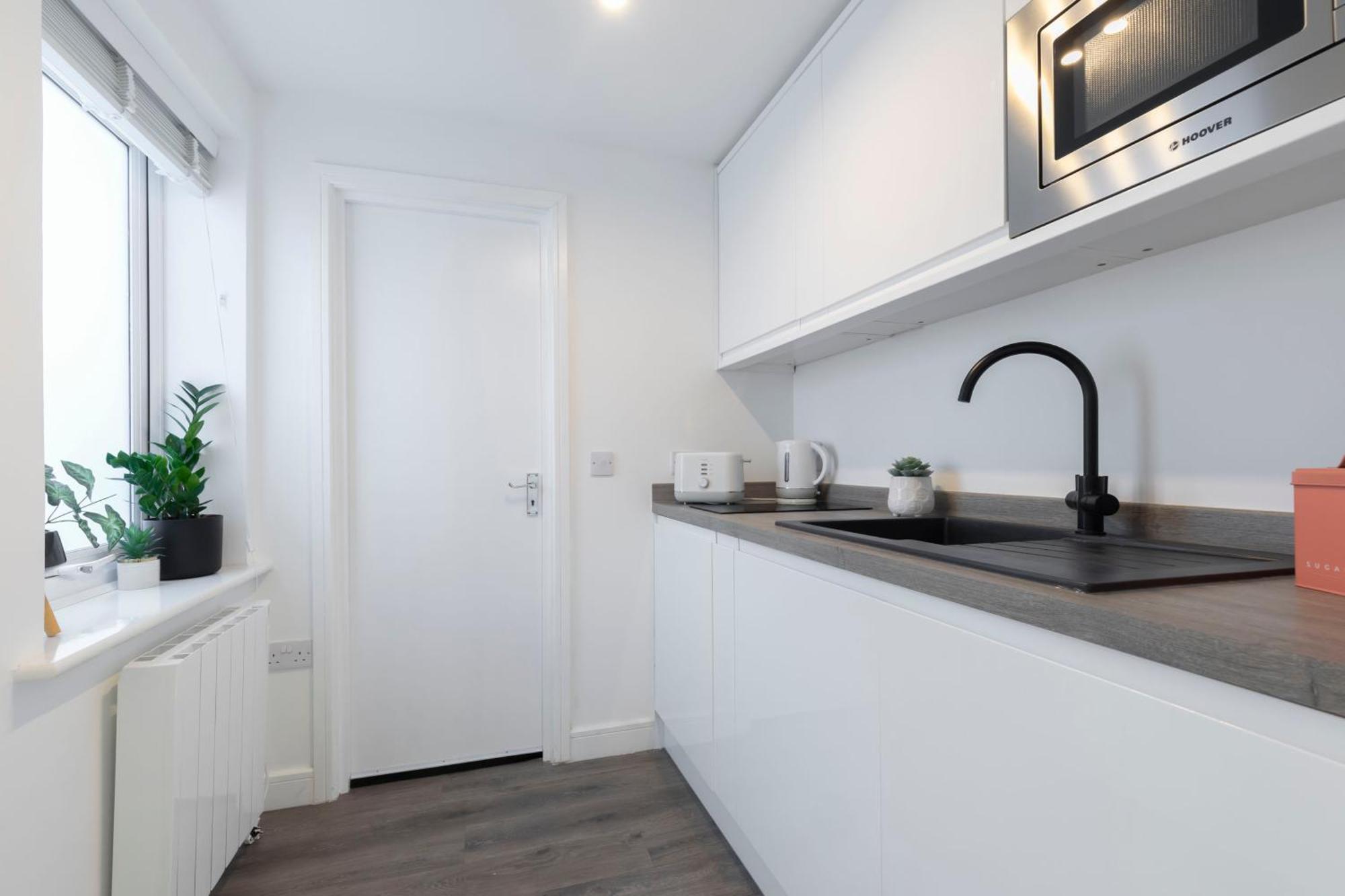 Private & Modern Studio Apartment Close To Town Челтенхам Экстерьер фото